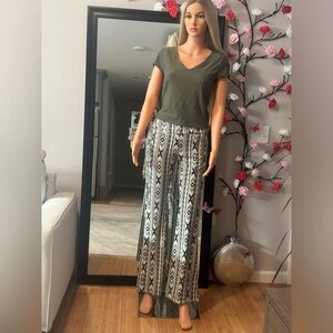 Women’s set pants and top No Boundaries size M